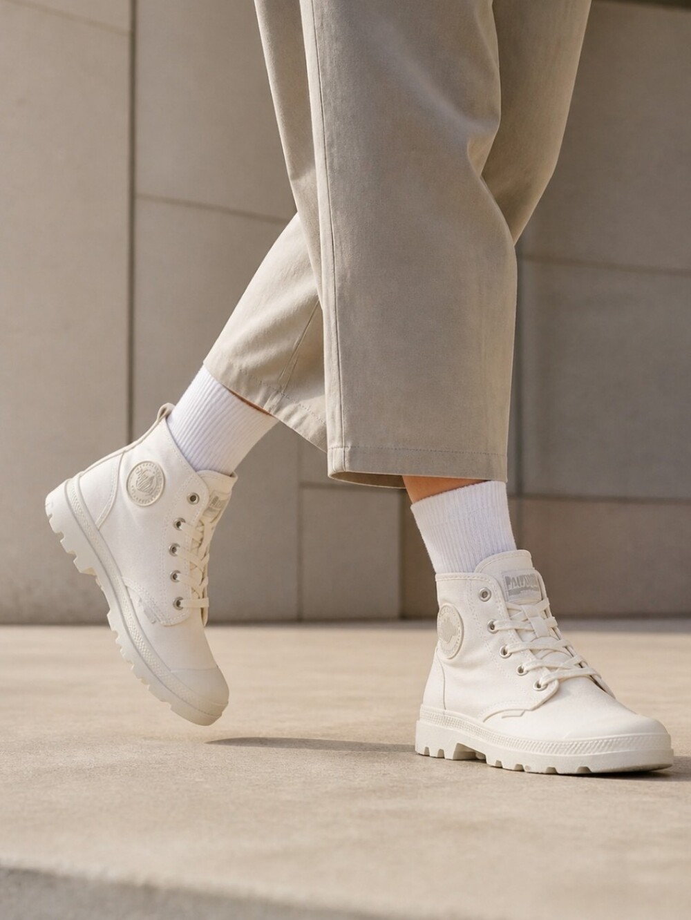 Palladium Women's Pampa Hi White Boots Size 7.5